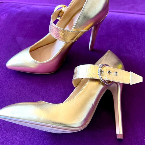 Britta Gold pumps. Size 8. Open box, only worn once. Shoedazzle - Picture 2 of 4